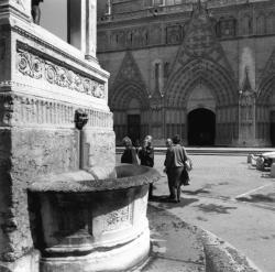 [Fontaine de la Place Saint-Jean]