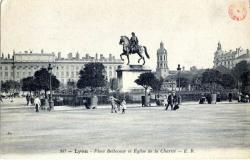 Lyon. - Place Bellecour et Eglise de la Charité