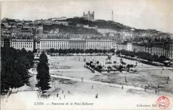 Lyon. - Panorama de la Place Bellecour