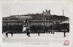 Lyon. - La Place Bellecour et Fourvière