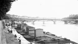 [Rive gauche de la Saône : les bas-ports et les plates en amont du pont du Change]