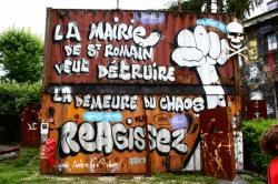 La Demeure du Chaos : containers, résidence d'artistes nomades