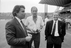 [Jean-Michel Aulas et Bernard Tapie au Stade de Gerland]