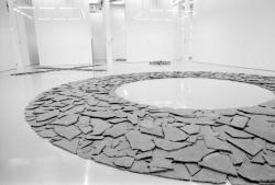 [Musée d'art moderne de Saint-Etienne. Exposition des oeuvres de Richard Long de la collection Panza]