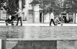 Promenades paternelles, place Lazare-Goujon, Villeurbanne