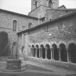 Cloître, vues générales à Salles-en-Beaujolais