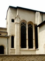 La Basilique Saint-Martin d'Ainay, vitraux façade est