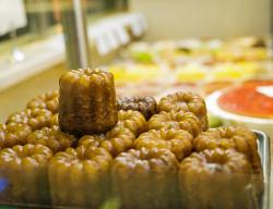 Halles Paul Bocuse, canelés