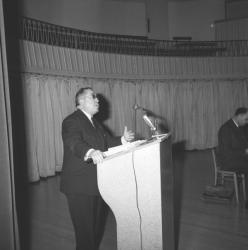 Conférence politique avec Dumas et Caillé