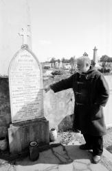 [Jean-Guy Mourguet au cimetière de Brindas]