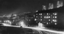 [Quartier de Gorge-de-Loup, de nuit]