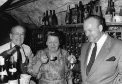 [Dégustation de vins dans la cave de "La Tassée"]