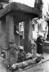 [Tombe d'Allan Kardec au Père-Lachaise (Paris)]