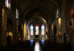 Châtillon-sur-Chalaronne, église Saint-André et Saint-Vincent-de-Paul, nef et choeur