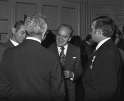 Remise de médailles à Roger Grivel par l'ambassadeur de Pologne à Lyon