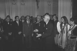 Remise de médailles à Roger Grivel par l'ambassadeur de Pologne à Lyon