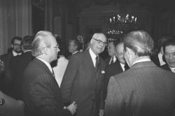 Remise de médailles à Roger Grivel par l'ambassadeur de Pologne à Lyon