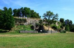 [Pusignan, château féodal, 12e siècle]