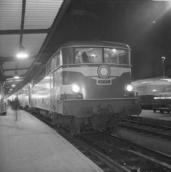 S.N.C.F. Paris : train le Lyonnais au départ de Perrache