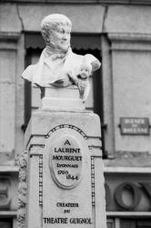 [Monument à Laurent Mourguet]