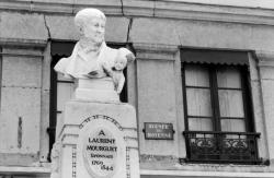 [Monument à Laurent Mourguet]