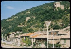 [Maisons et vestige château, Serves-sur-Rhône]