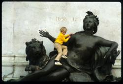 [Statue représentant la Saône, place Bellecour]