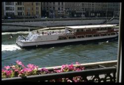 [Bateau-mouche, quai Saint-Vincent]