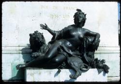 [Statue représentant la Saône, place Bellecour]