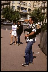 [Le joueur de cornemuse, place Bellecour]