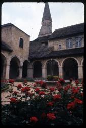 [Cloître de l'ancien prieuré, Crémieu (Isère)]