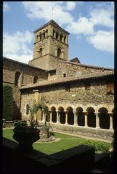 [Eglise et cloître, Salles-en-Beaujolais (Rhône)]