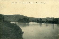 Lagnieu. - Pont suspendu sur le Rhône et les Montagnes du Bugey