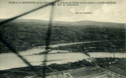 Lyon et ses environs vus en aéroplane. - Confluent du Rhône et de la Saône à la Mulatière et Grand Hall de l'Exposition