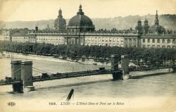 Lyon. - L'Hôtel-Dieu et Pont sur le Rhône