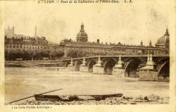 Lyon. - Pont de la Guillotière et l'Hôtel-Dieu
