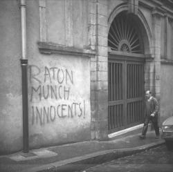 Slogans politiques sur les murs de la ville