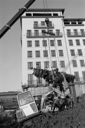 [Installation de "L'Homme de la Liberté", de César]