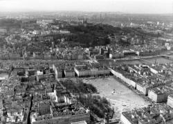 [Vue aérienne du quartier de la place Bellecour]