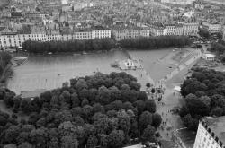 [Lyon vu du ciel. Vue aérienne, juin 1984]