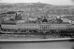 [Lyon vu du ciel. Vue aérienne, juin 1984]