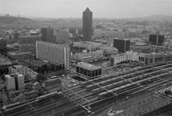 [Lyon vu du ciel. Vue aérienne, juin 1984]