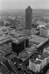 [Lyon vu du ciel. Vue aérienne, juin 1984]