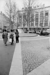 [Le Prisunic de la place du Pont]