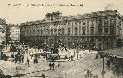 Lyon. - La Place des Terreaux et le Palais des Arts