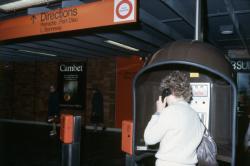 [Equipement des stations du métro lyonnais]