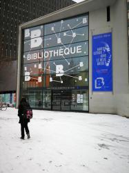 [Bibliothèque de la Part-Dieu. Entrée boulevard Vivier Merle sous la neige]