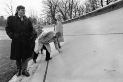 [Championnats du monde de cyclisme sur piste (1989). Inspection du vélodrome Tête-d'Or par le comité d'organisation]