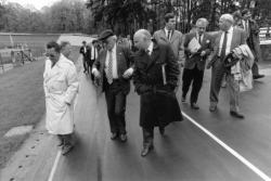 [Championnats du monde de cyclisme sur piste (1989). Dernière inspection du vélodrome Tête-d'Or par le comité d'organisation]