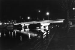 [Eclairage nocturne du pont Clemenceau]